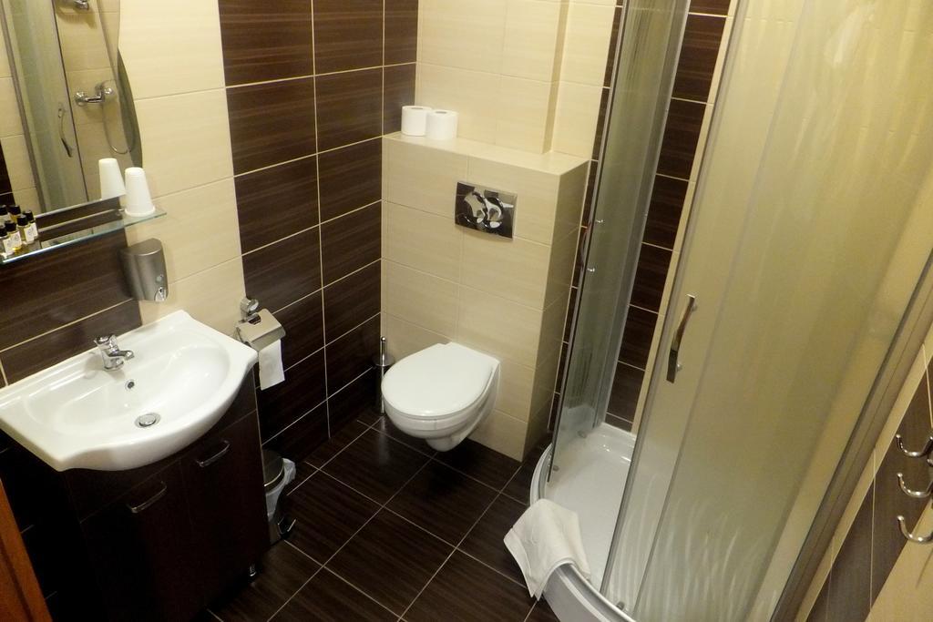 Hotel Stara Gorzelnia Licheń Habitación foto